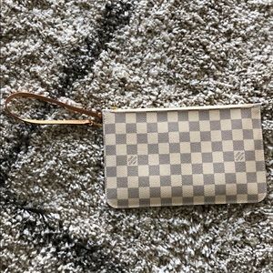 Louis Vuitton Neverfull Clutch